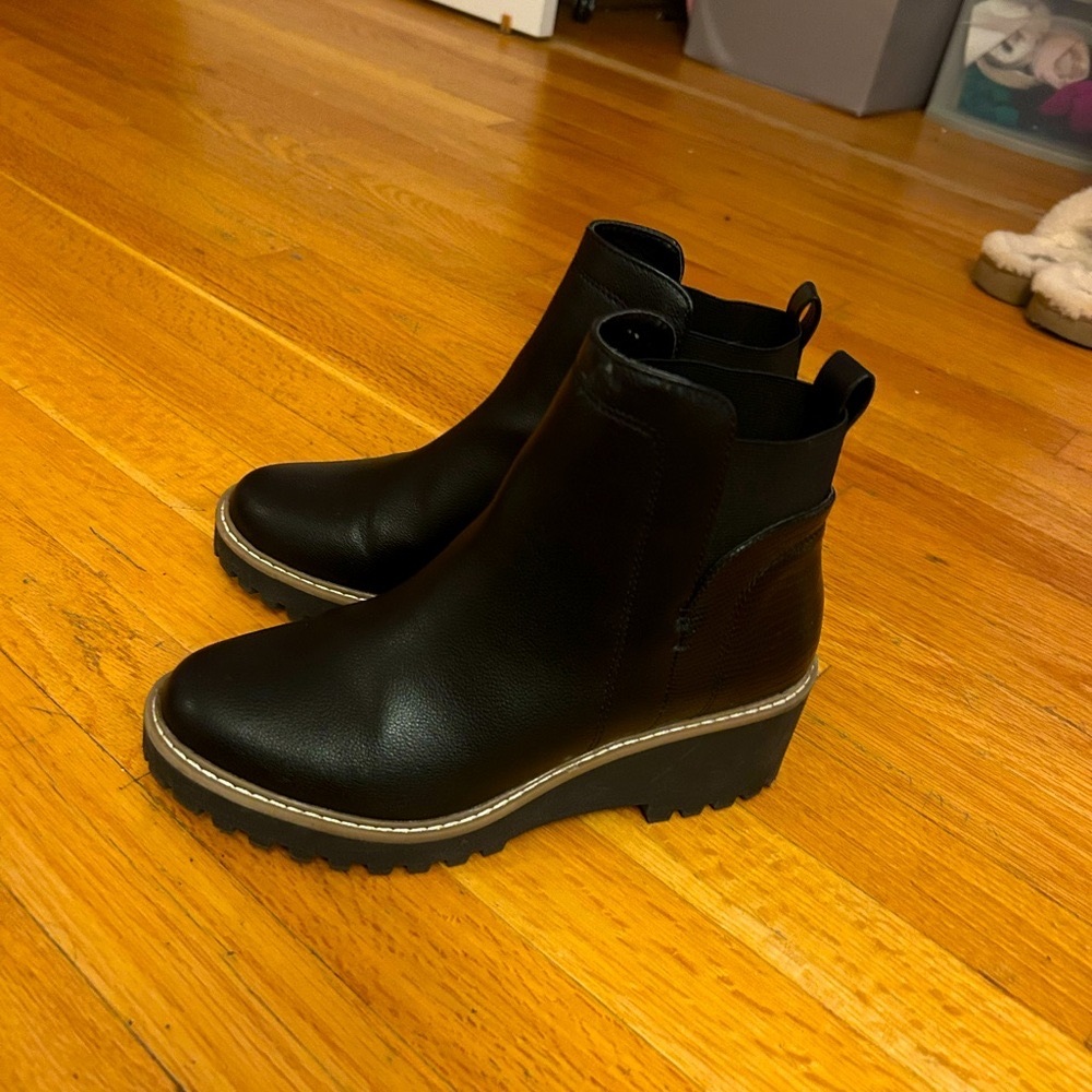 Dolce vita Chelsea boot size 8